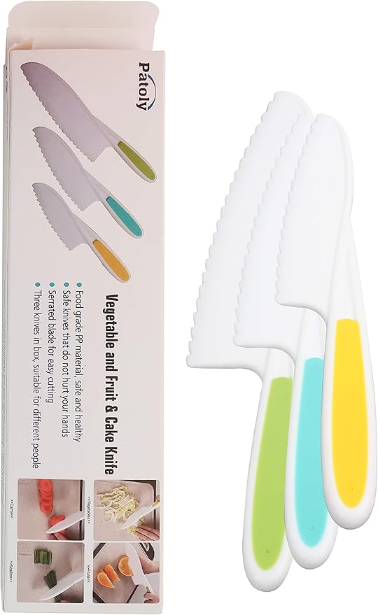 Set of 3 Kitchen Knives for Kids, Non Slip Nylon Kitchen Baking Knife Children Cooking Chef Knives with Safe Serrated Blade for Vegetables, Fruits, Salad, Cake (3 Sizes/Random Colors)