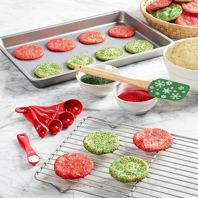 Chicago Metallic Holiday Baking, 8-Piece Set, Multicolor