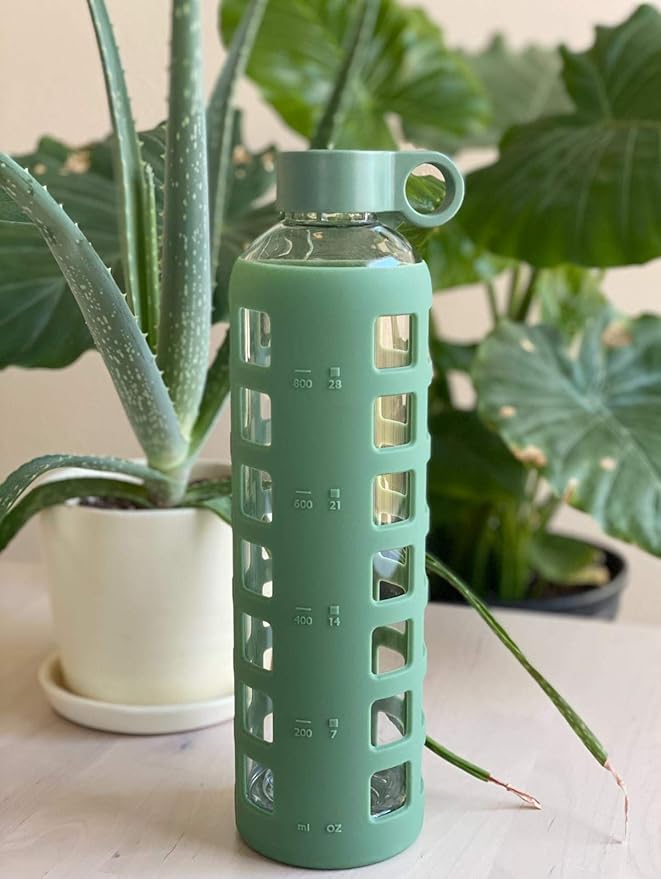 purifyou Premium 40/32 / 22/12 oz Glass Water Bottles with Volume & Times to Drink, Silicone Sleeve & Stainless Steel Lid Insert, Reusable Bottle for Fridge Water, Milk, Juice (32oz Shale Green)