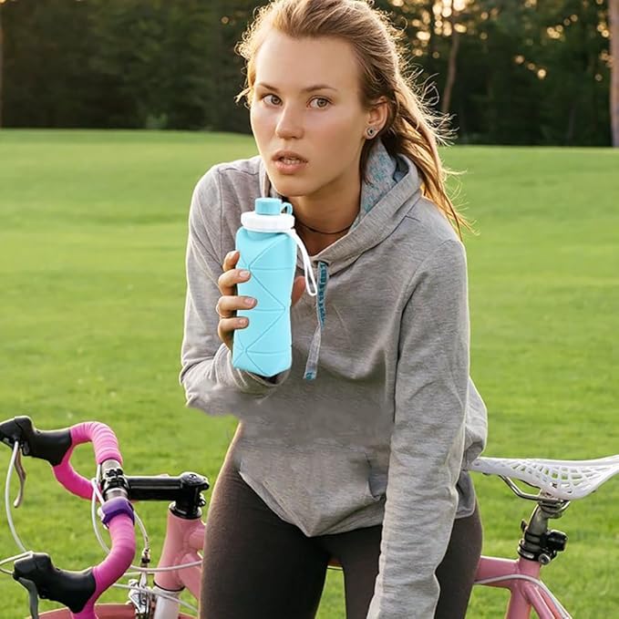 Silicone Foldable Water Bottles For Travel,Lightweight, Leakproof, and Reusable Perfect for Travel, Camping, Yoga, and Outdoor Sports,BPA Free, 20 oz （Green and grey）