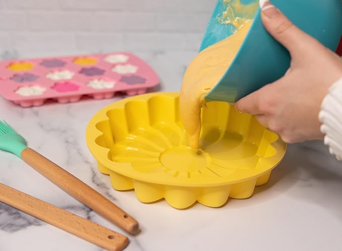 Spring Fling Blooming 6-piece Real Baking Set with Recipes