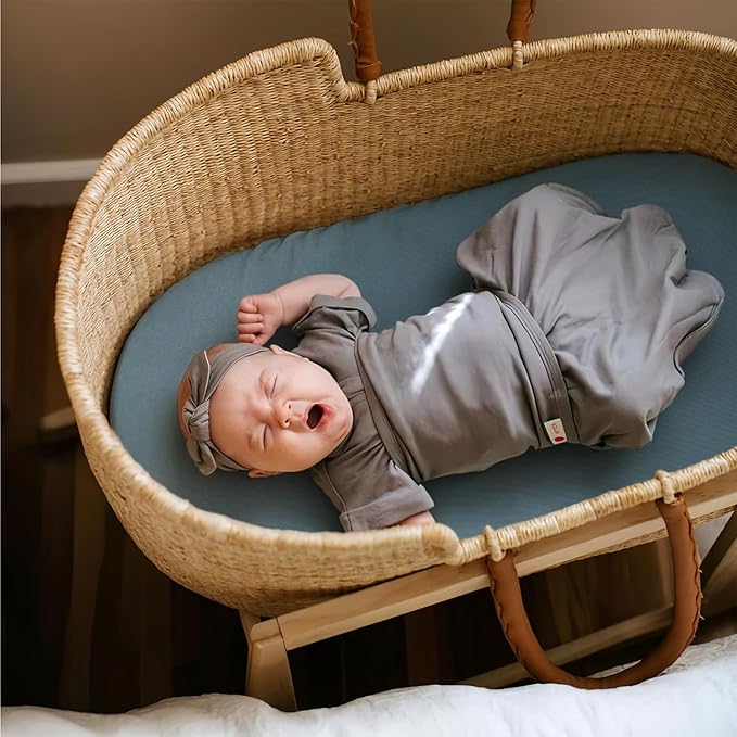 GRSSDER Stretchy Ultra Soft Fitted Bassinet Sheet 2 Pack, Universal Fit for Bassinets Baby Cradle Moses Basket Oval Rectangle Mattress Safe and Snug, Jersey Bassinet Sheets for Girls, Navy/White