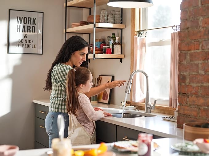 Moen Haelyn Spot Resist Stainless Single-Handle Pull-Down Sprayer Kitchen Faucet with an LED Light ColorCue Temperature Indicator and Soap Dispenser, 87627EISRS