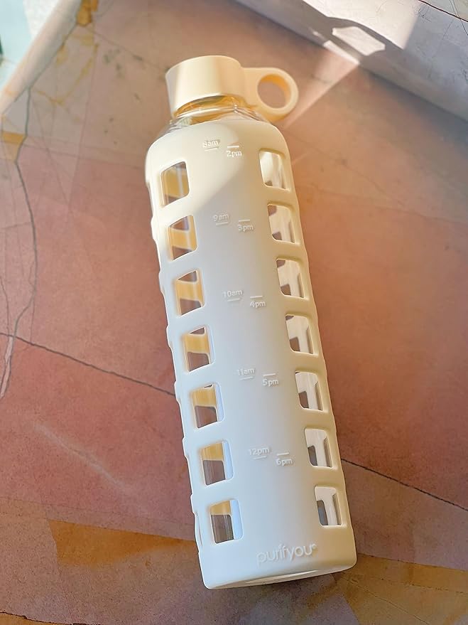 purifyou 40/32 / 22/12 oz Glass Water Bottles with Volume & Times to Drink, Extra Thick Silicone Sleeve, Reusable Bottle for Fridge Water Milk Juice (32oz Pearled Ivory)