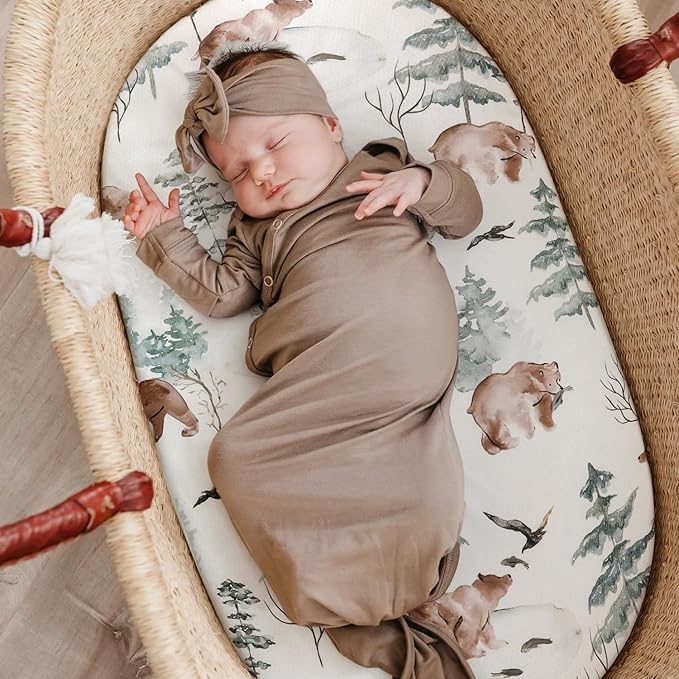 Stretchy Bassinet Mattress Sheets, Ultra Soft Bassinet Sheet 2 Pack, Universal Fitted for Oval Hourglass Rectangular Bassinet Mattress Pad Safe and Snug, Stylish Pattren of Bear and Wolf Print