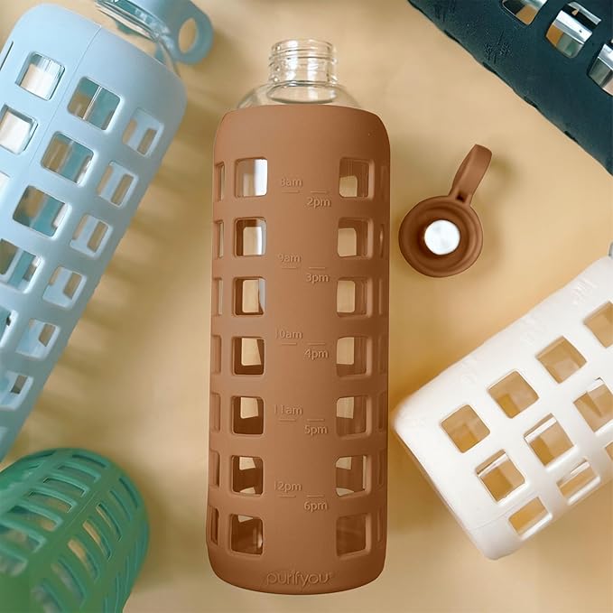 purifyou Premium Glass Water Bottles, 40/32/ 22/12 oz Reusable Drinking Bottle with Time & Volume Markings Silicone Sleeve & Stainless Steel Lid for Water, Coffee, & Fruit Juice (40oz Iced Coffee)