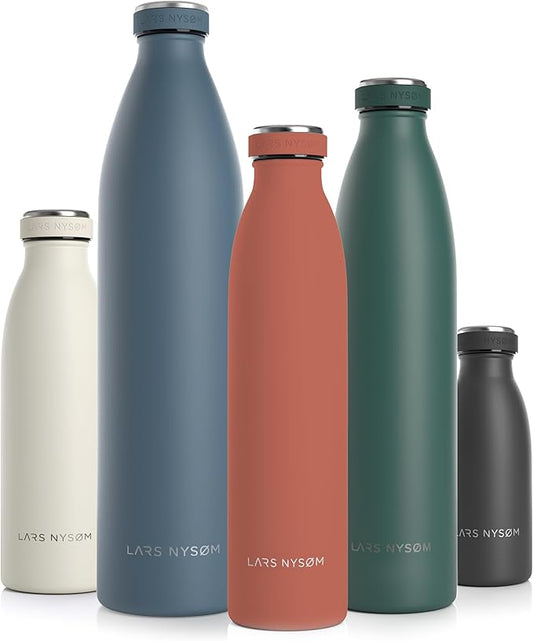 LARS NYSØM Stainless Steel Insulated Water Bottle 12oz 17oz 25oz 34oz 51oz | BPA-free Insulated Thermo Flask for Hot and Cold Beverages | Leakproof Drinking Bottle (Brick Red, 25oz)