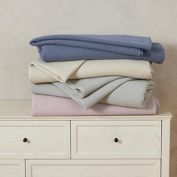 Twin Size Pink Quilt Set. Stonewashed, Ultra-Soft, Lightweight Box Stitch Bedding Sets for Boys & Girls. College Dorm Essentials, 2 Piece Set, 1 Quilt 1 Pillow Sham (Twin / Twin XL, Rose Pink)