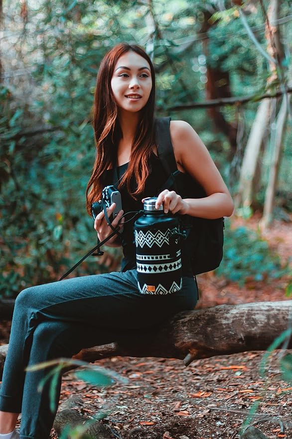 water bottle holder with strap bottle holder walking backpacking hydration bladder and iron thermos bottle protector for beer water coffee wine accessories, Obsidian black, 40 oz, Traditional