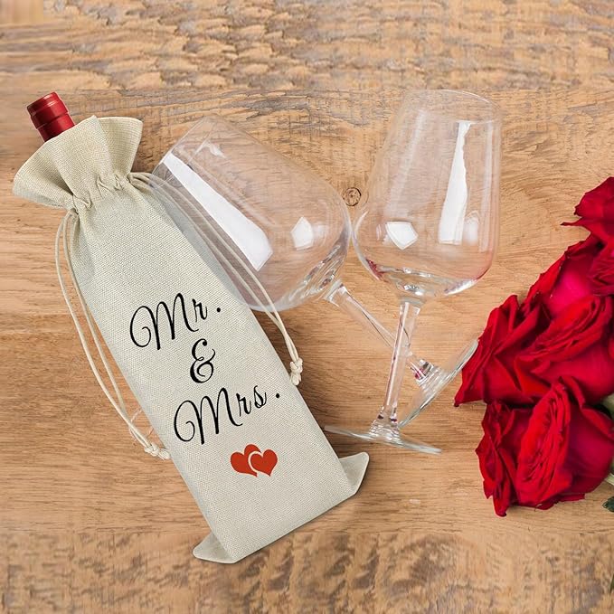 Gfhzdmf Mr and Mrs Wine Bag Married Ornament Wine Gift Bag Newlywed Gifts for Couple Engagement Wedding Christmas Gift for Wife Husband Drawstring Burlap Wine Wrap Bag Valentine's Gift for Couple