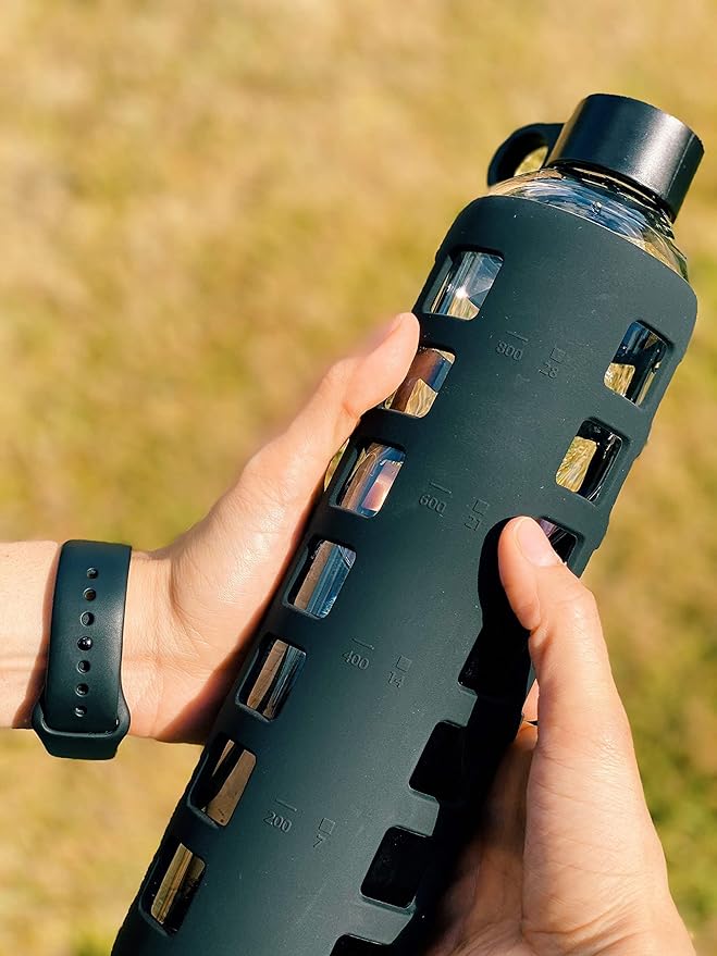 purifyou 40/32 / 22/12 oz Glass Water Bottles with Volume & Times to Drink, Extra Thick Silicone Sleeve, Reusable Bottle for Fridge Water, Milk, Juice (32oz Jet Black)