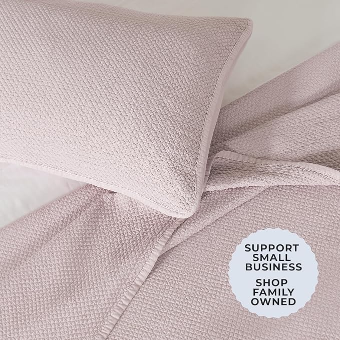 Twin Size Pink Quilt Set. Stonewashed, Ultra-Soft, Lightweight Box Stitch Bedding Sets for Boys & Girls. College Dorm Essentials, 2 Piece Set, 1 Quilt 1 Pillow Sham (Twin / Twin XL, Rose Pink)